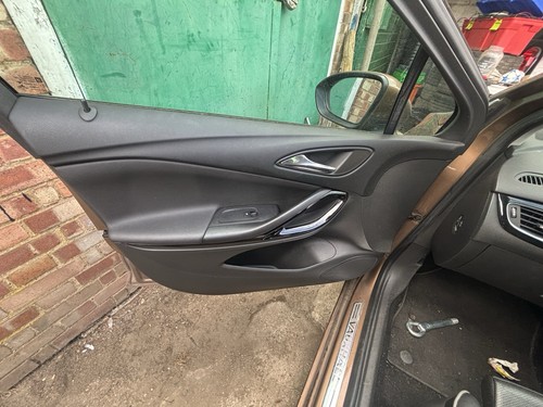 2015 2019 left side front - left,